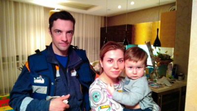 Маленький хулиган запер дверь в комнату.jpg